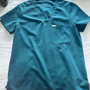 Catarina™ One-Pocket Scrub Top